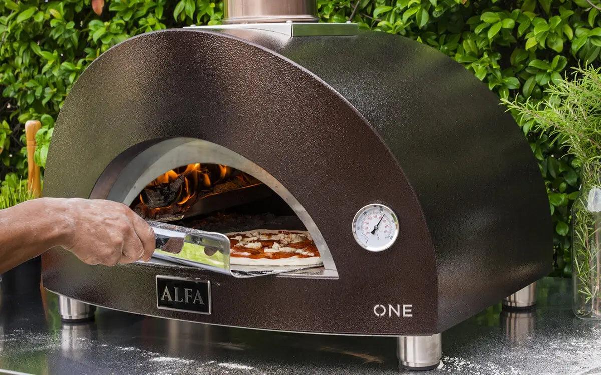 Classic Wood-Fired Compact Outdoor Pizza Oven