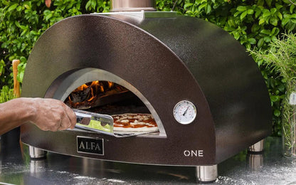 Classic Wood-Fired Compact Outdoor Pizza Oven