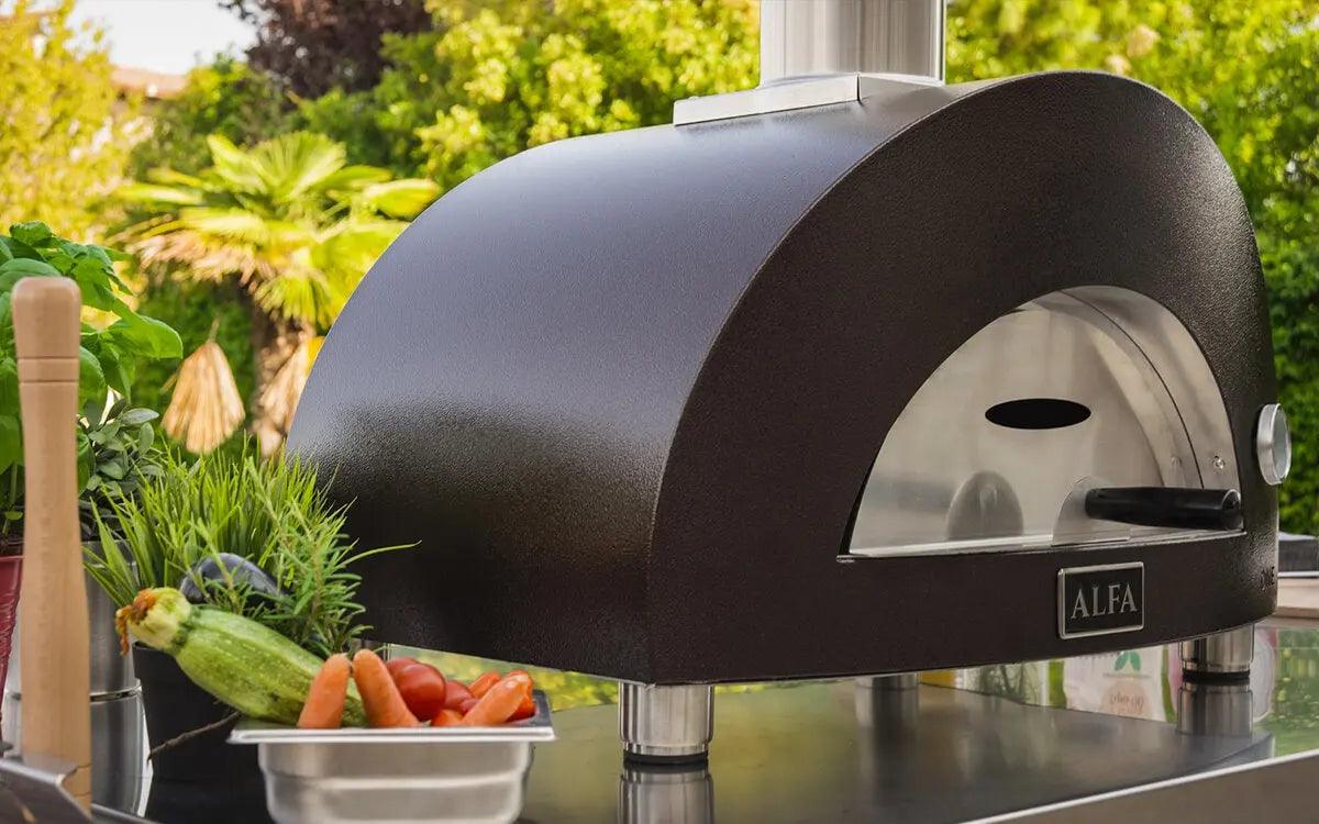 Classic Wood-Fired Compact Outdoor Pizza Oven