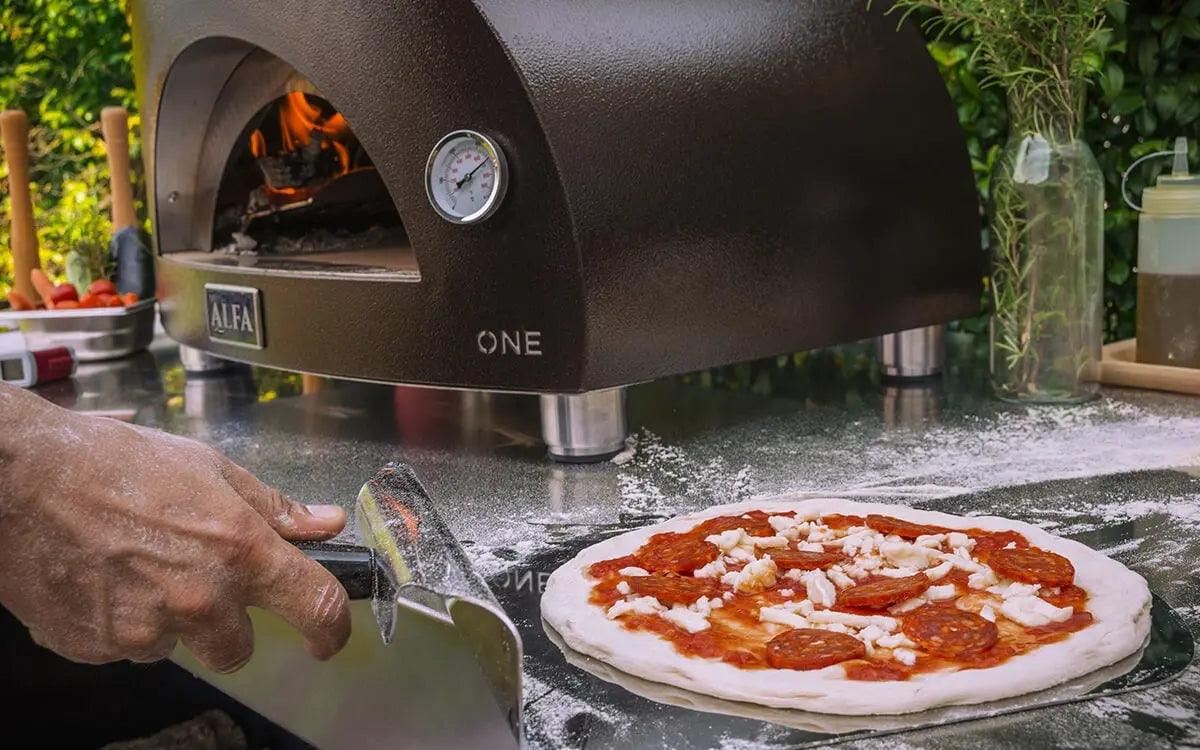 Classic Wood-Fired Compact Outdoor Pizza Oven