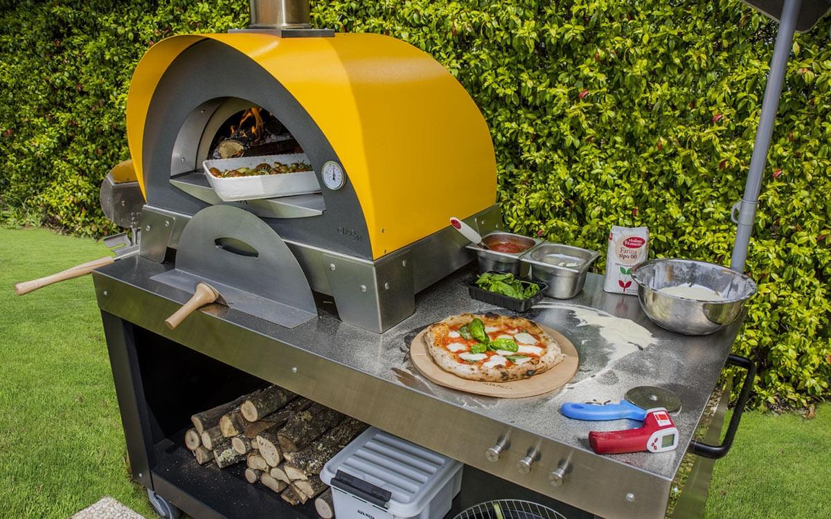 Classic Dome Wood-Fired Outdoor Pizza Oven