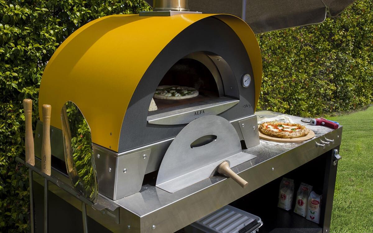 Classic Dome Wood-Fired Outdoor Pizza Oven