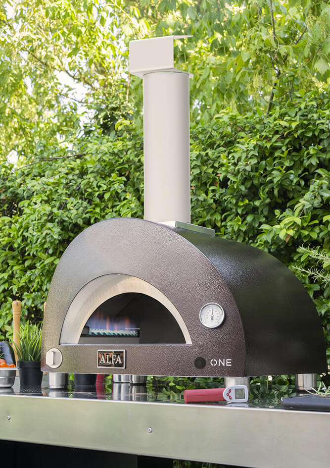 Classic Compact Gas-Fired Outdoor Pizza Oven